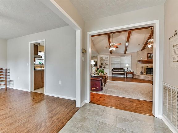 3rd image of 232 Oak Manor Dr