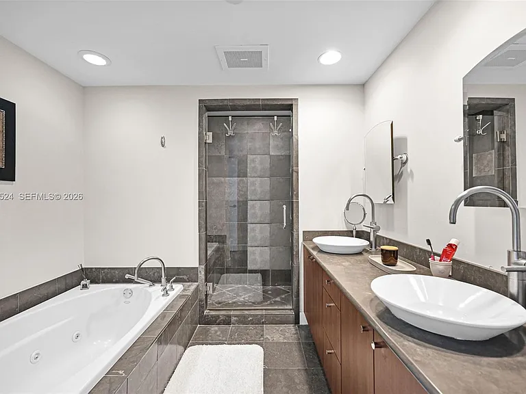 3801 Collins Ave #1102 — Photo 32