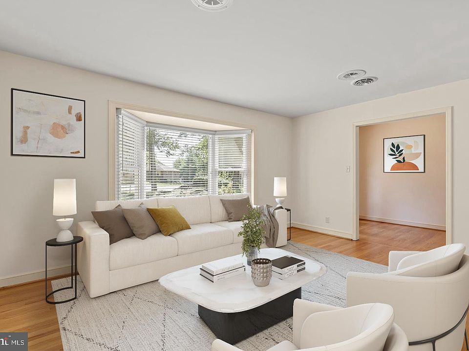 1st image of 1916 Applewood Cir