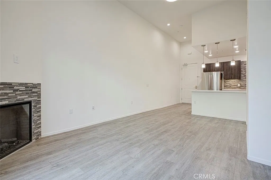 1 bed, 865 sqft, $2,950 — Photo 3