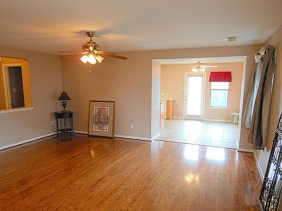 4th image of 9611 Wildgrass Ct