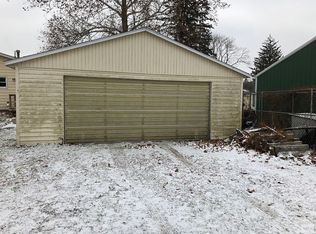 113 3rd Ave E, Andalusia, IL 61232