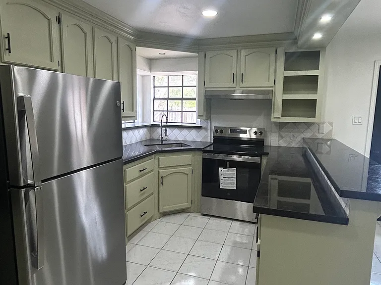 815 W Cooper St — Photo 8