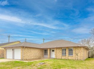 16926 Man O War Ln, Friendswood, TX 77546