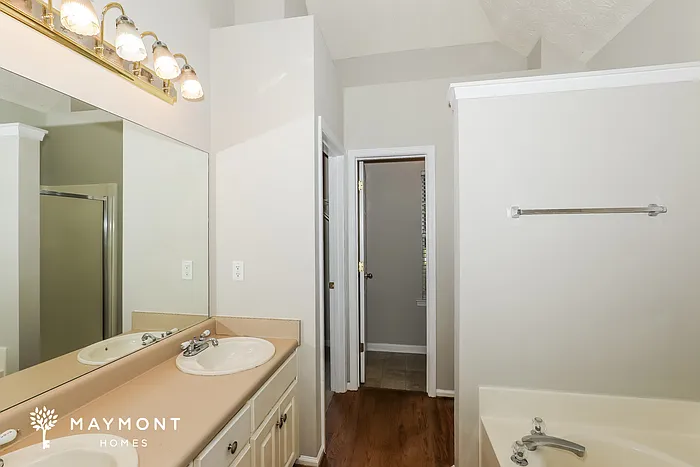 425 Misty Brook Ct — Photo 8