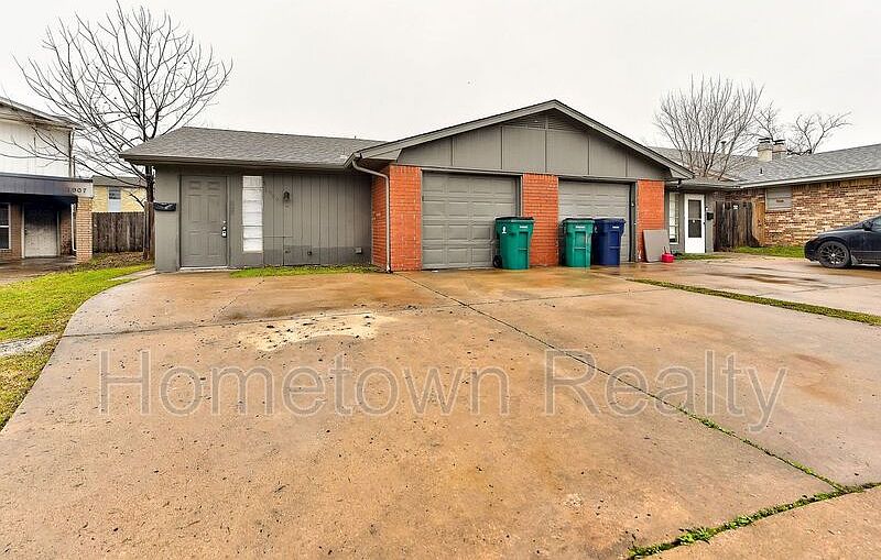 1st image of 1909 N Moulton Ct
