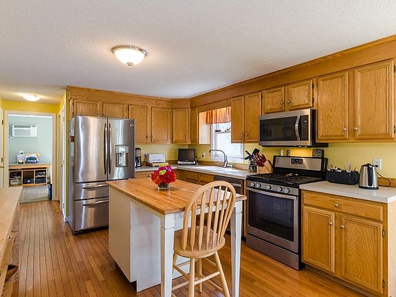 5th image of 15 Ashland Ct