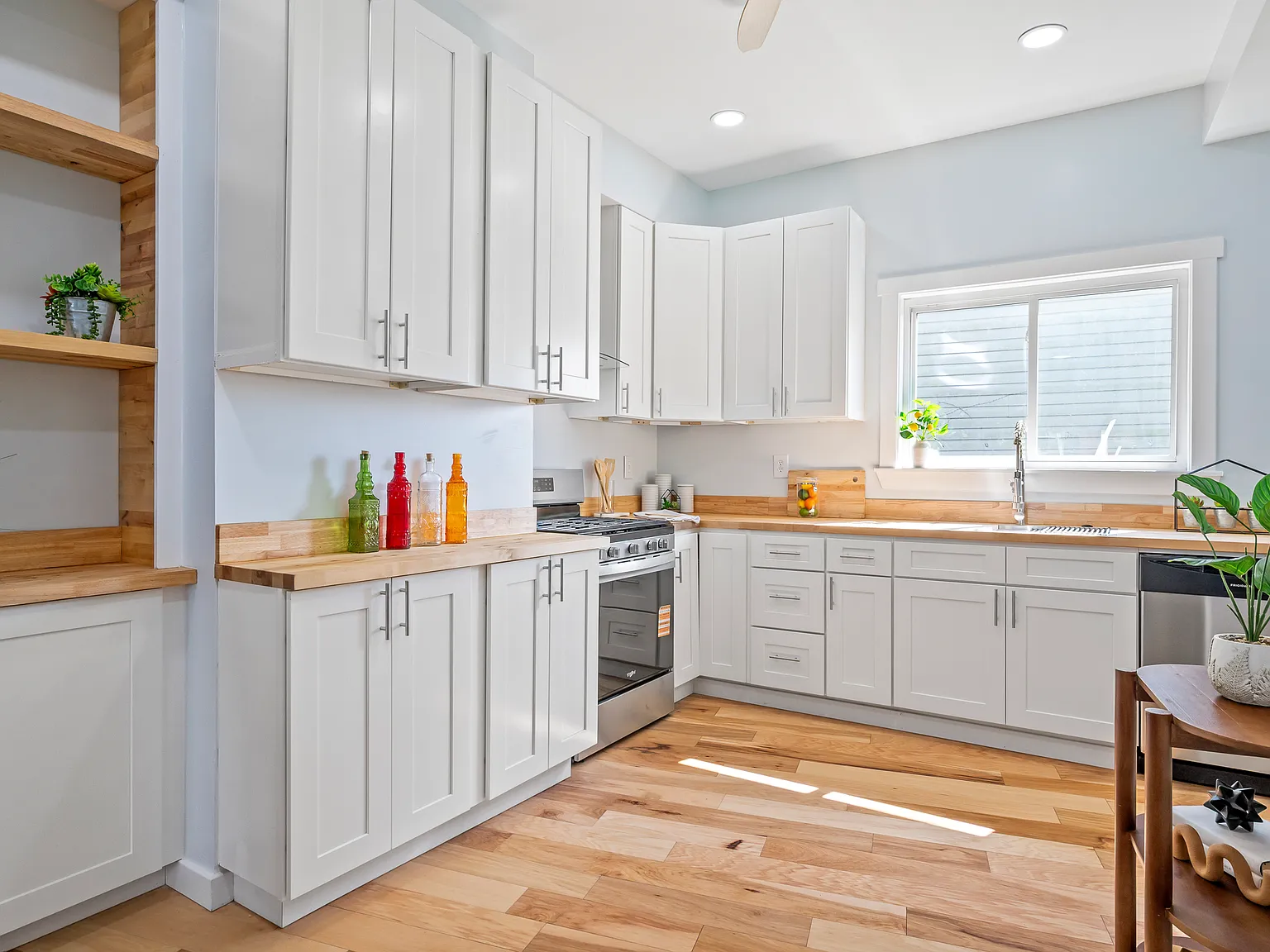 4 bed, 1.5 bath, 1863 sqft, $2,000 — Photo 3