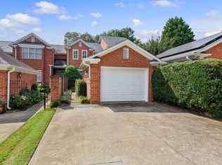 102 Country Club Ct, Spartanburg, SC 29302