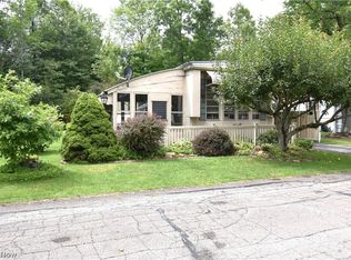 180 Brook Dr, Brookfield, OH 44403