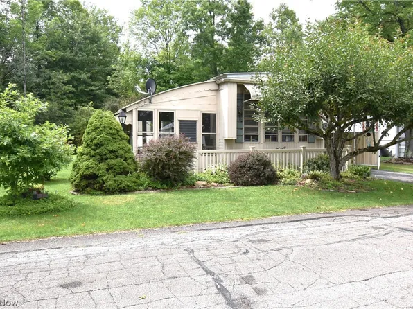 180 Brook Dr, Brookfield, OH 44403