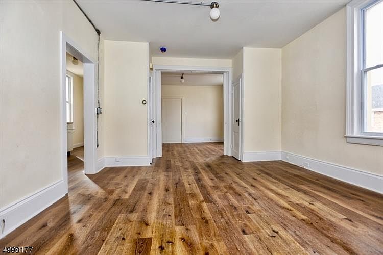 2nd image of 276-278 Main St