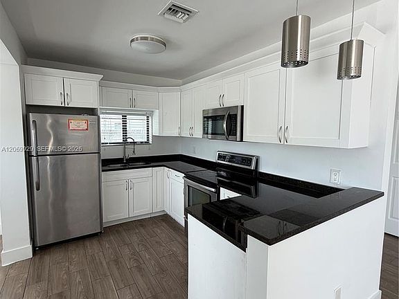 5th image of 107 W Pembroke Rd #0