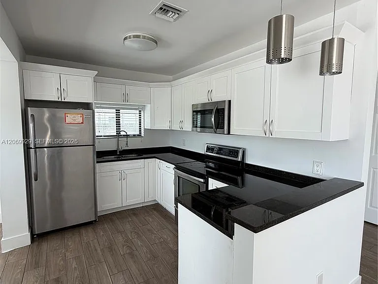 107 W Pembroke Rd — Photo 14