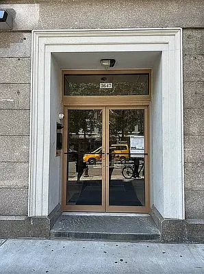 Rented by Living New York | media 8