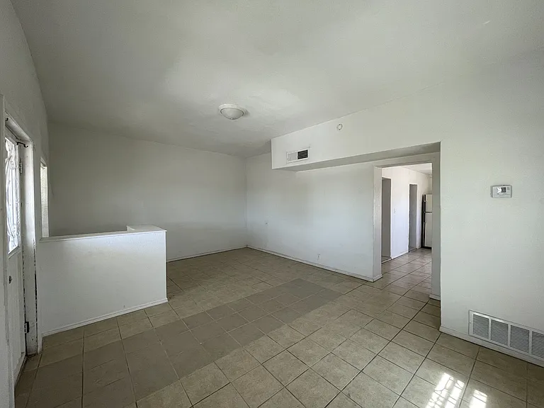 3315 E Missouri Ave — Photo 5