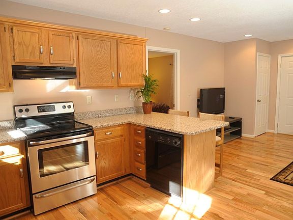 Kitchen has all newer appliances