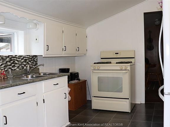 3rd image of 19 Lumley St