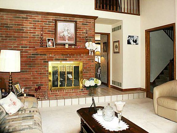 3rd image of 1 Hampshire Dr