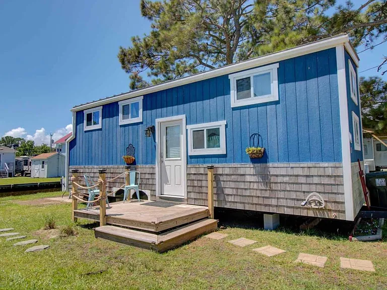 120 Seaward Ct — Photo 2