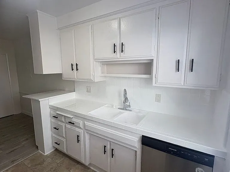Peerless Apartments — Photo 18