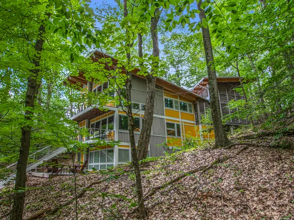 6723 Vandermeulen Rd, Holland, MI 49423