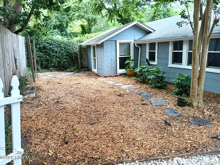 2204 Princess Place Dr #B — Photo 4