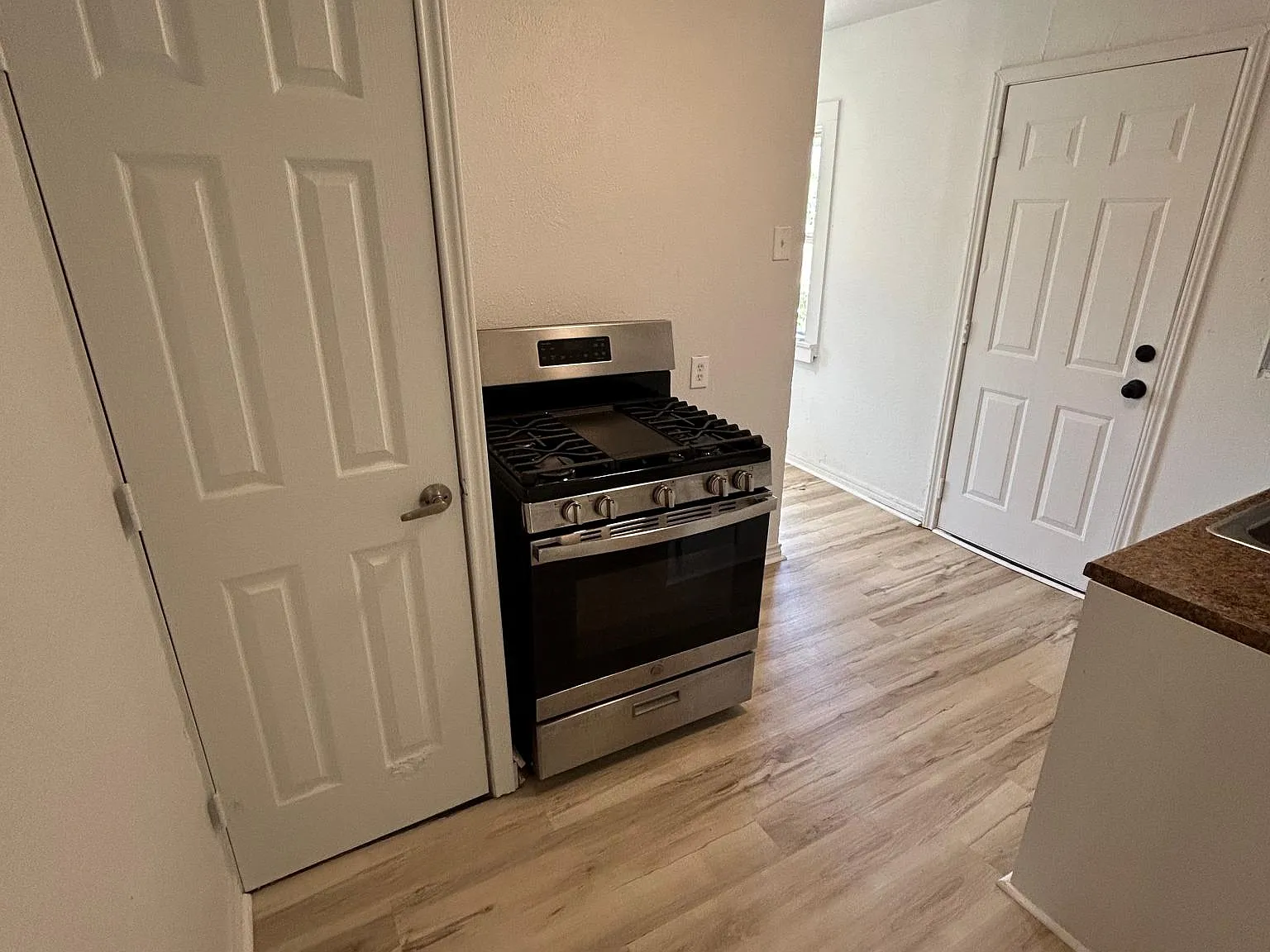 2844 Toluca Ave — Photo 4