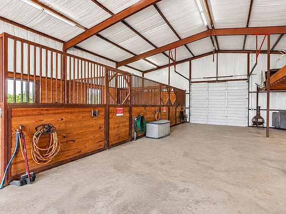 4th image of 426 Heironimus Ln