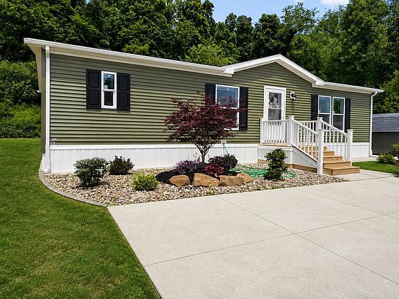 Exterior Image-2-SKYLINE 169 Fohl Village