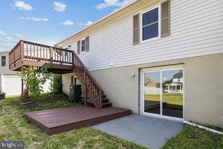 136 Nightingale Ave — Photo 32