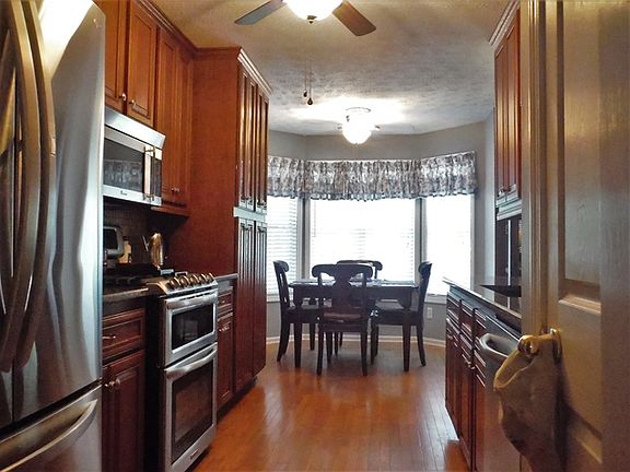 5th image of 80 Breckenridge Dr