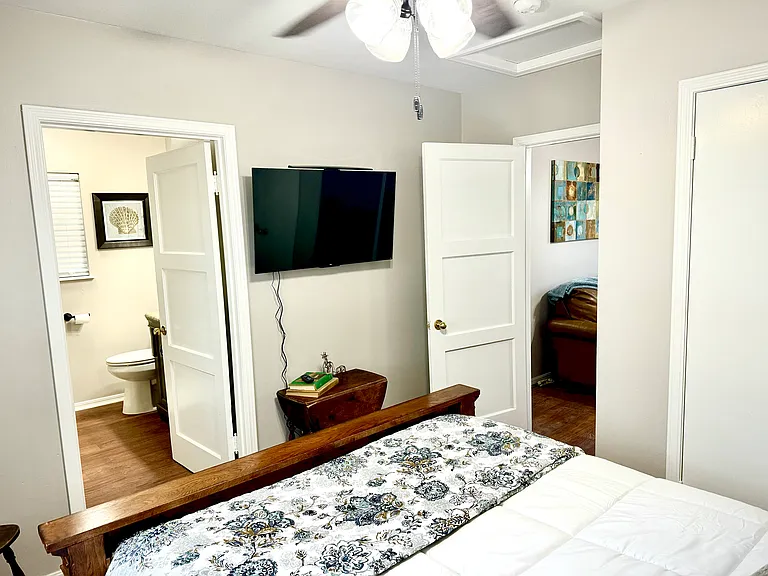 410 N Peters Ave — Photo 23