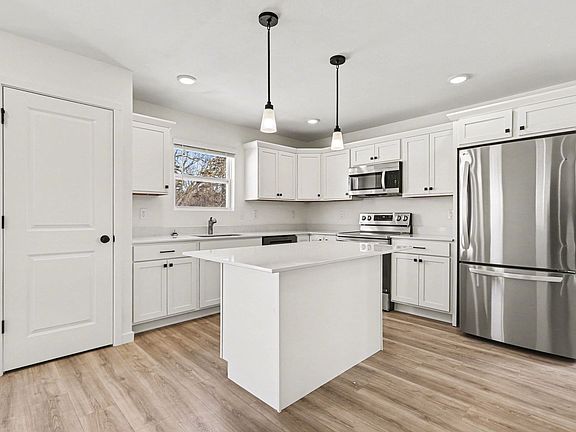 3rd image of 1624 Roosevelt Ct