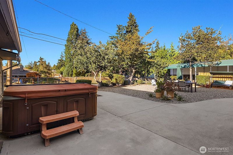 5th image of 11902 21st Avenue SW