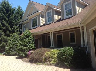 10 Polo Ln, Mahwah, NJ 07430