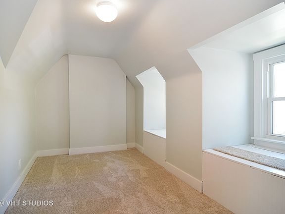 5th image of 2827 W Chase Ave