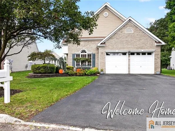 20 George W Helme Dr, Helmetta, NJ 08828