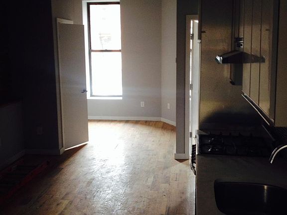 5th image of 242 Vernon Ave APT 3