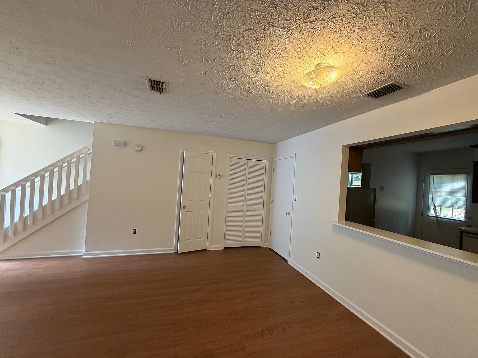 2 bed, 1100 sqft, $1,350 — Photo 3