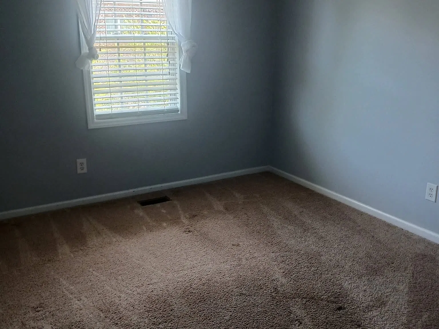 3 bed, 1300 sqft, $1,500 — Photo 2