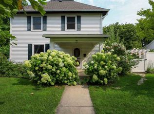 113 W Lincoln St, Charlevoix, MI 49720