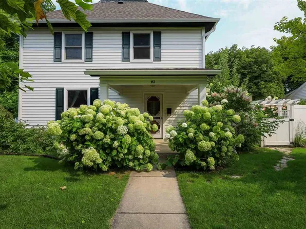 113 W Lincoln St, Charlevoix, MI 49720