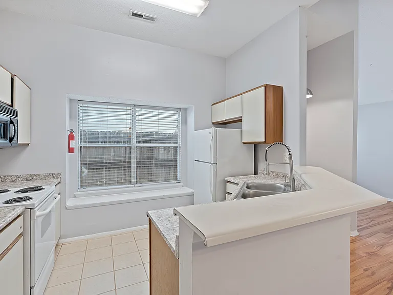 120 Briargate Ln — Photo 10