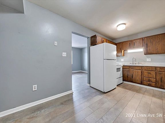 3rd image of 2001 Lynn Ave SW #3