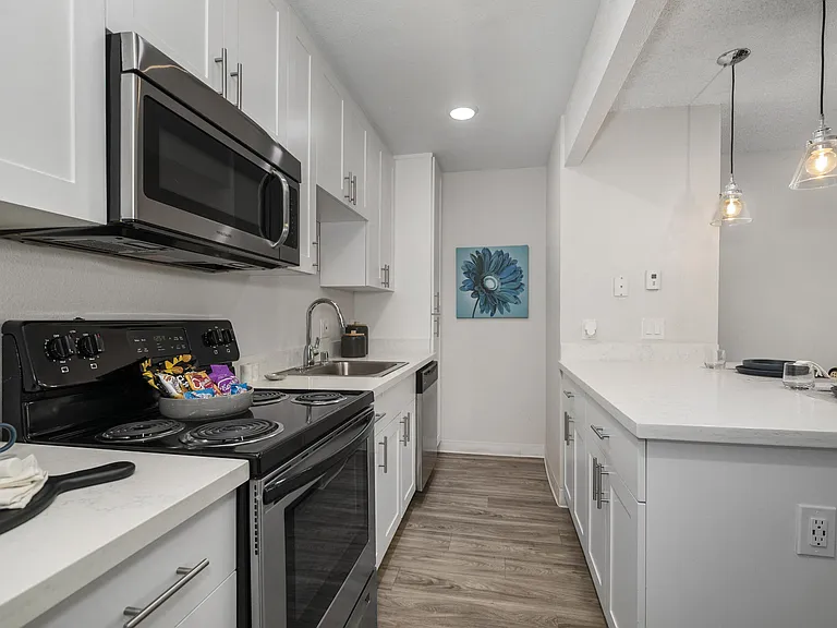Pinecrest Apartments — Photo 6