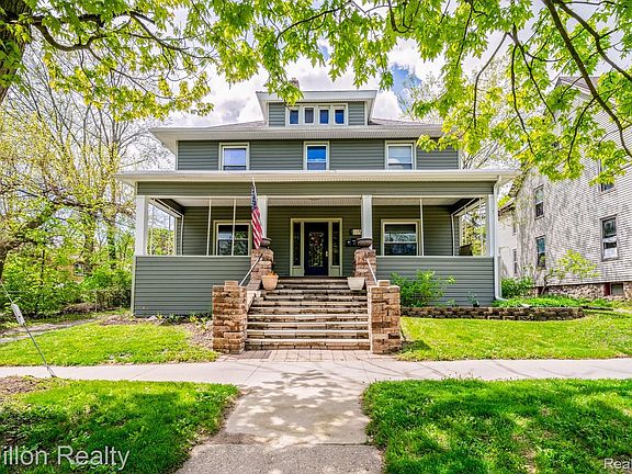 3rd image of 115 College Pl