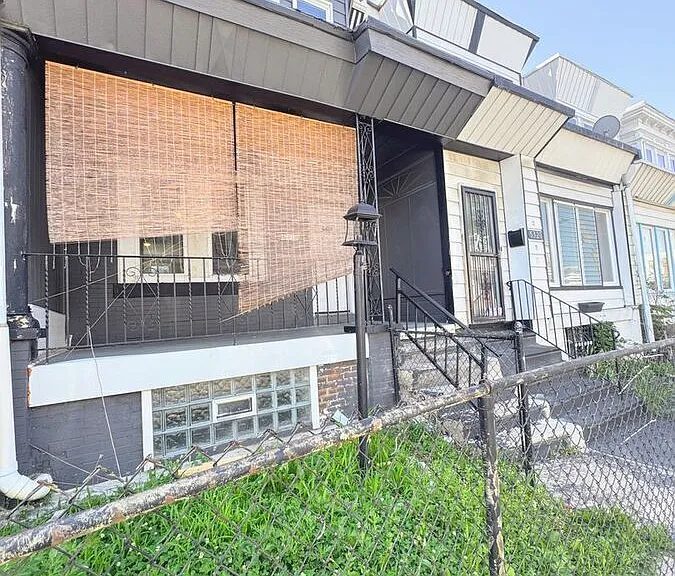5318 Malcolm St — Photo 44