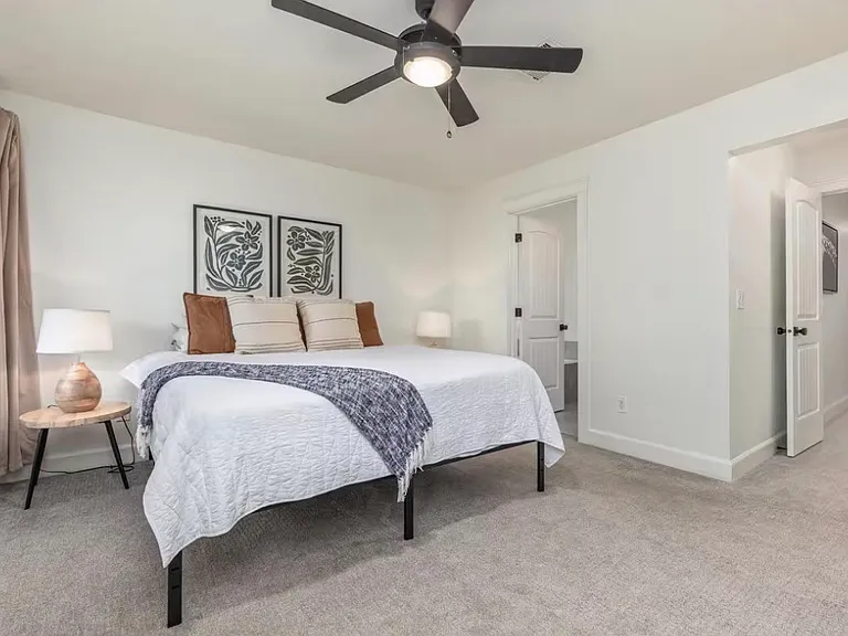 1222 E Franklin St — Photo 17
