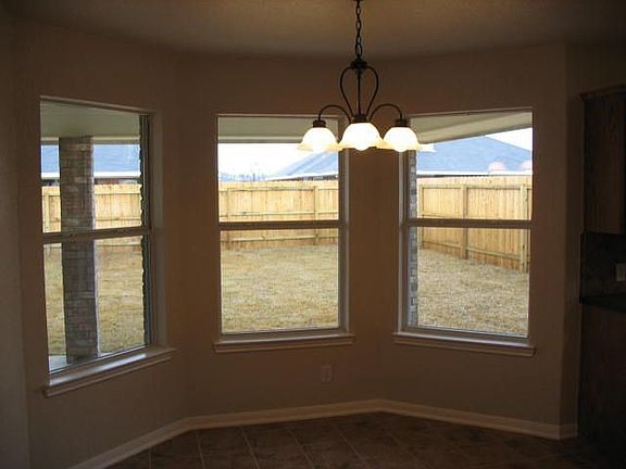 3rd image of 602 Leo Ln